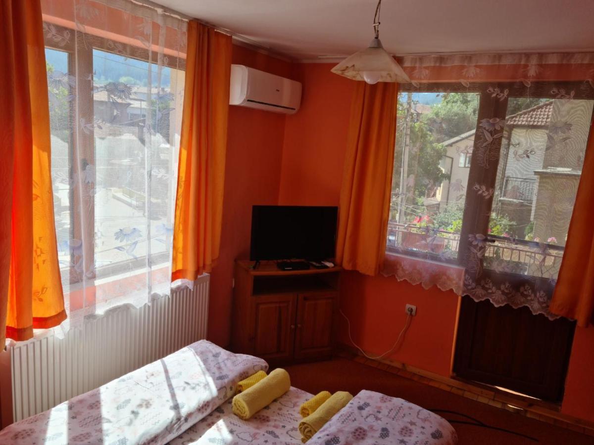 Фън Шуй Къща За Гости 88 Dobrinishte Esterno foto